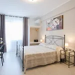 לינה וארוחת בוקר La Perla Di
