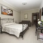 לינה וארוחת בוקר La Perla Di 4*