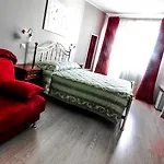 לינה וארוחת בוקר La Perla Di 4*