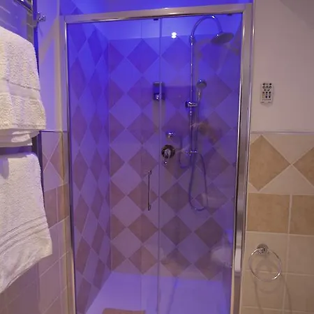 Alojamento de Acomodação e Pequeno-almoço La Perla Di 4*