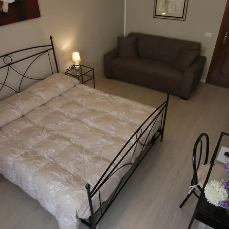 לינה וארוחת בוקר La Perla Di רומא