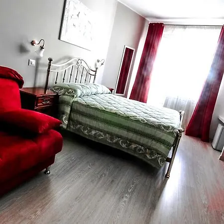 לינה וארוחת בוקר La Perla Di 2*