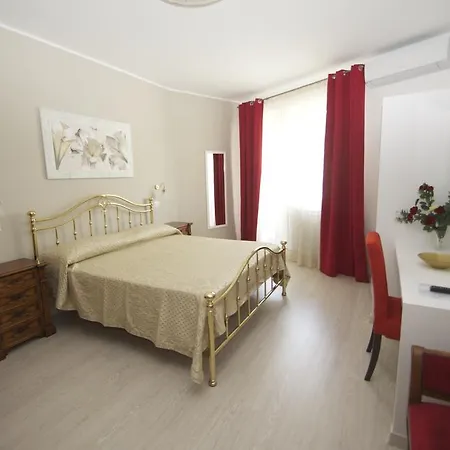 לינה וארוחת בוקר La Perla Di 2*